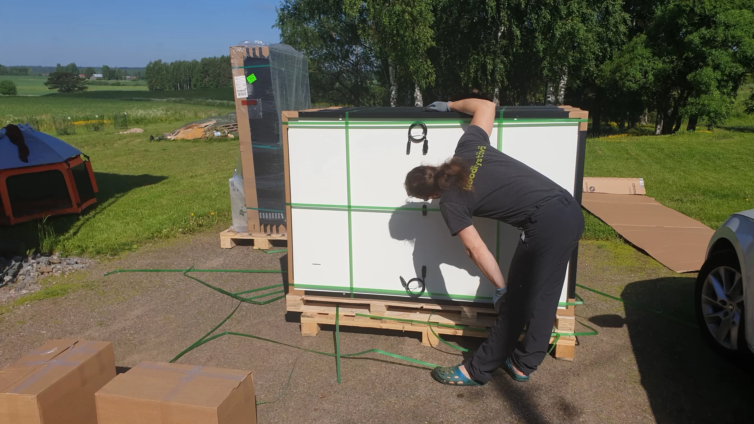 Aurinkopaneelit saapui