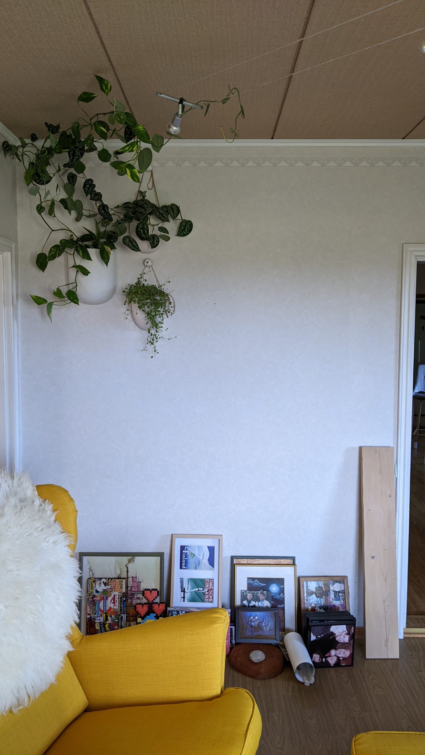 Taulut seinälle ja äkkiä