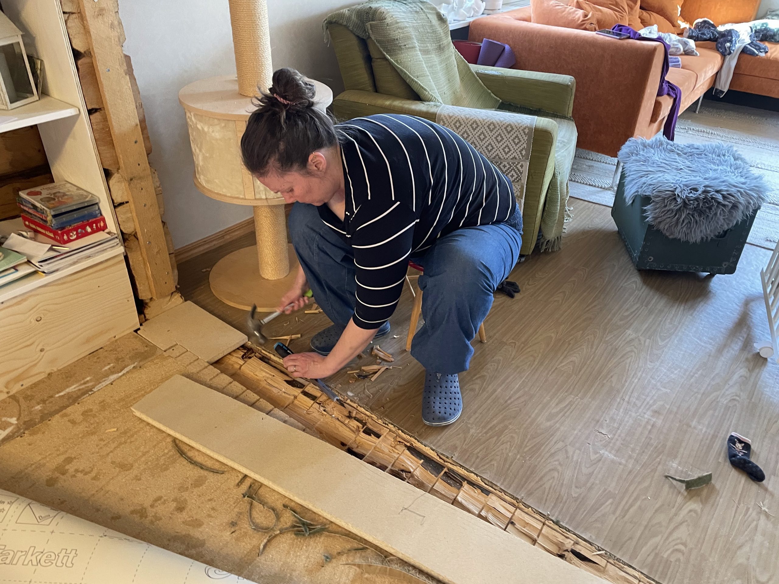 Lattian korjaus väliseinän kohdalta