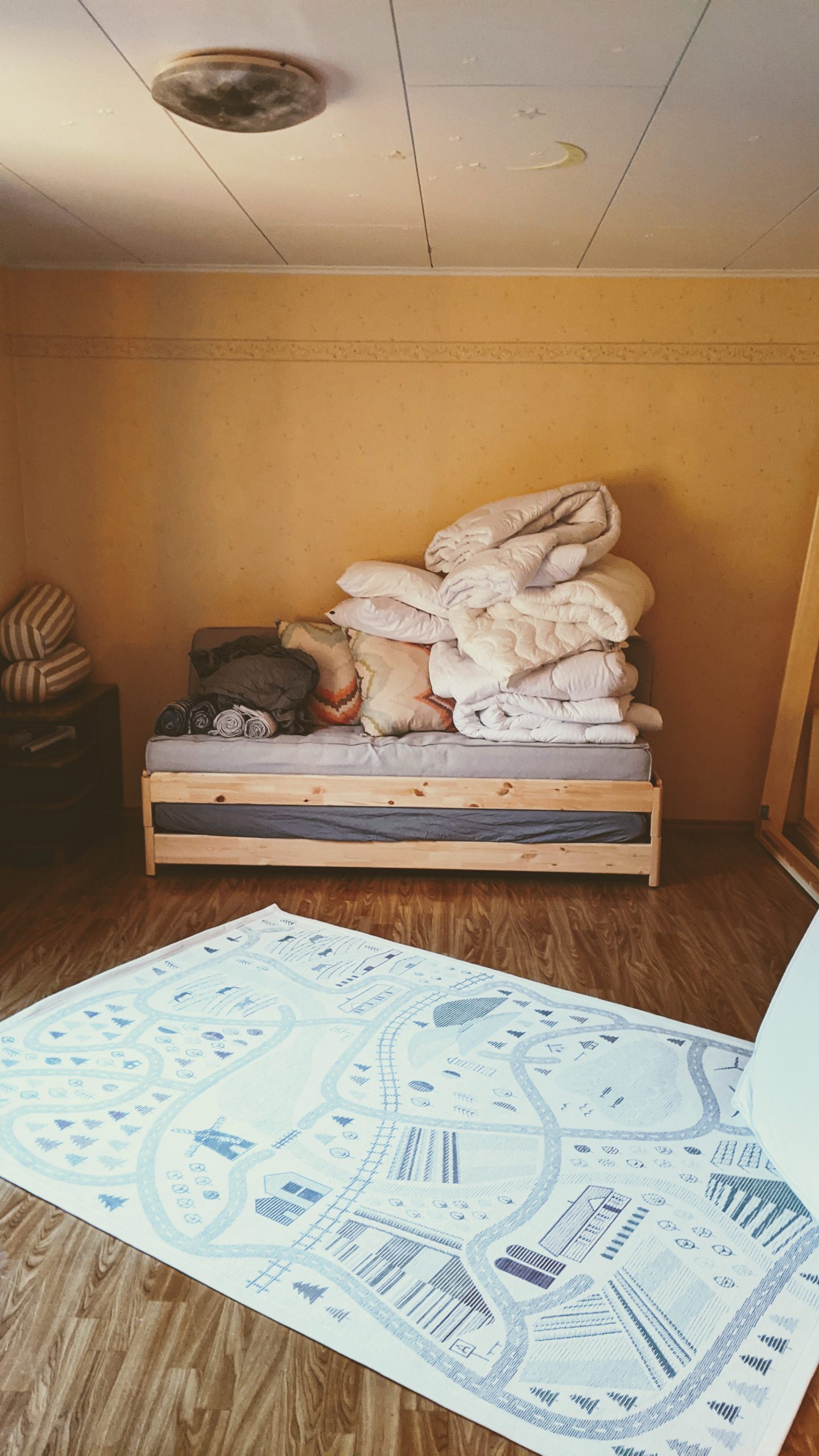 Lastenhuoneen uusi matto