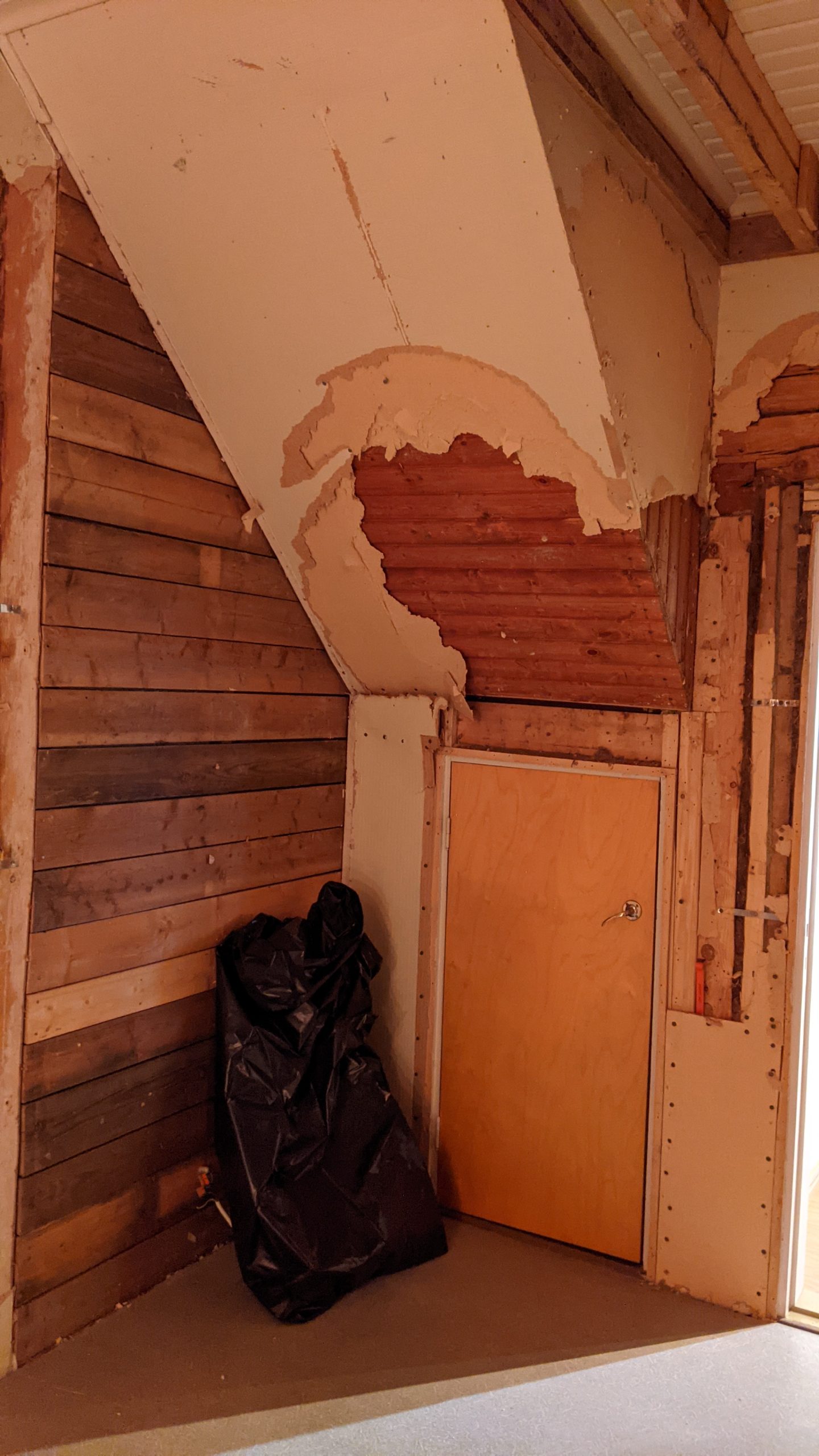 Portaiden alaosa auki