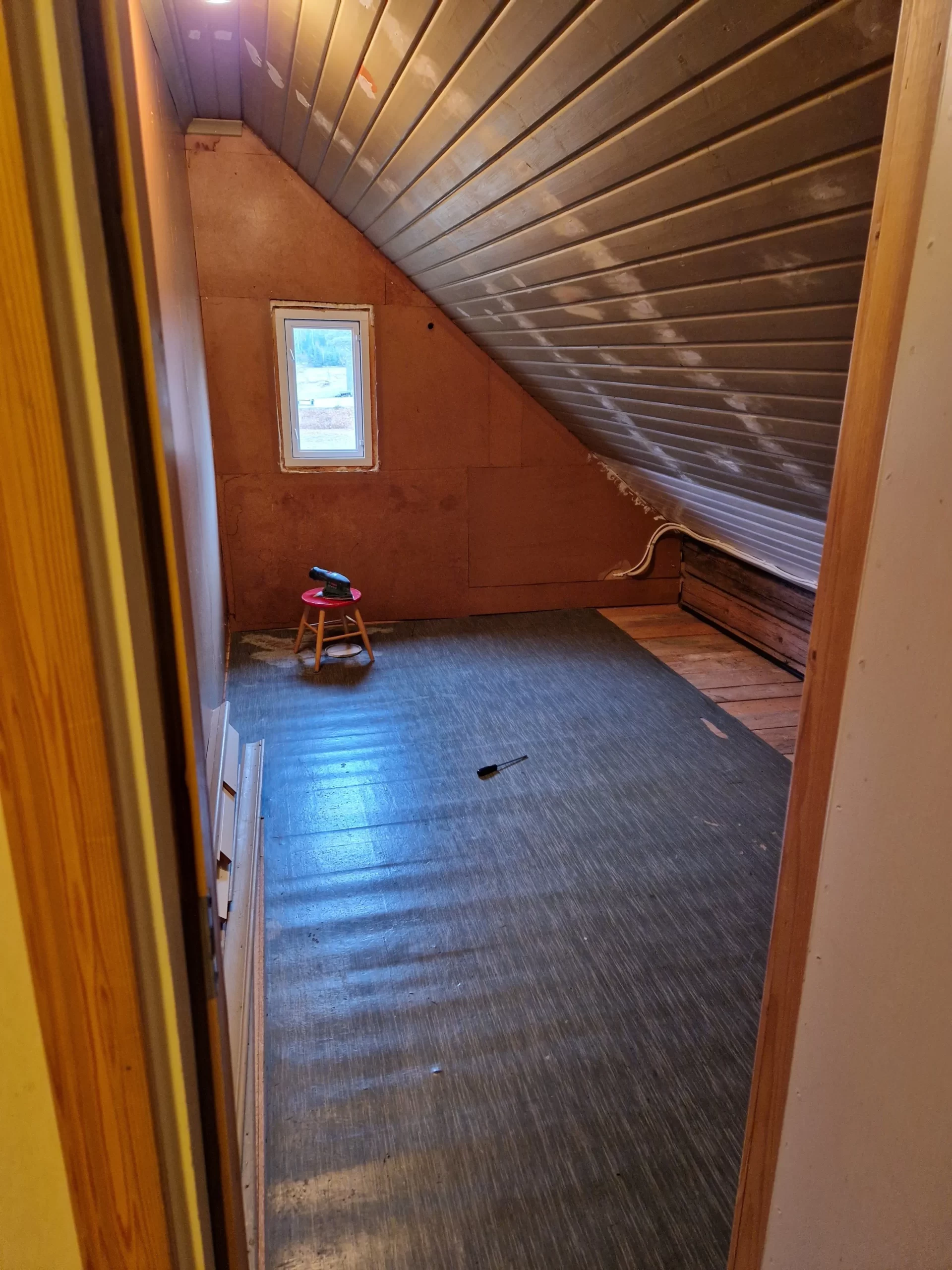 Vaatehuonevintti lähti uudistumaan