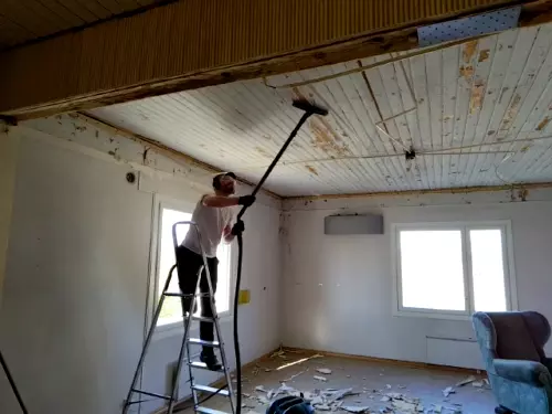 Sisällä sataa lunta