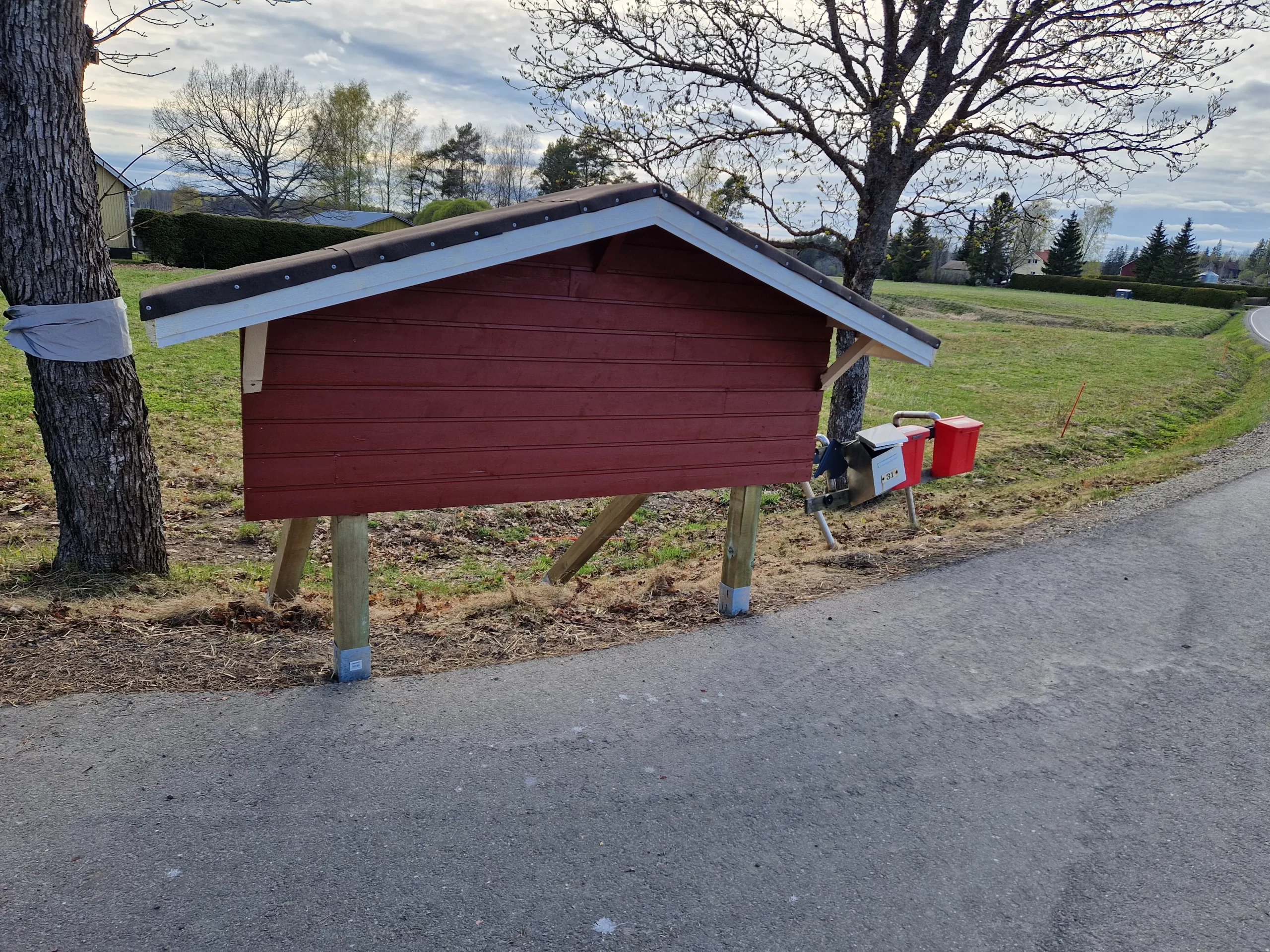 Asennettu ja eka kerros maalia