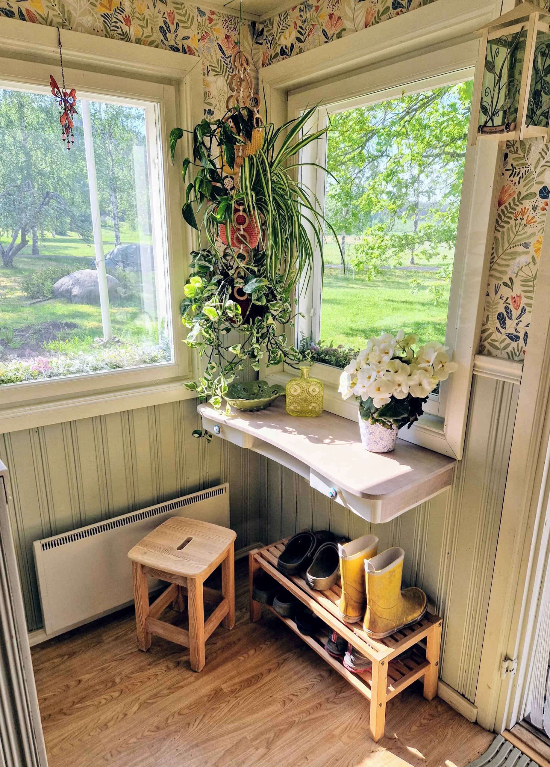 Kesäeteisen sivupöytä