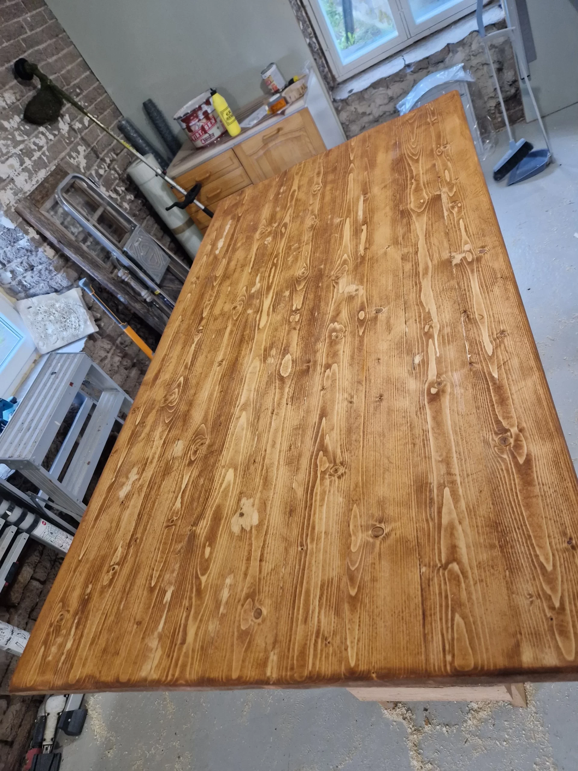 Ulkopöydän levy valmistumassa