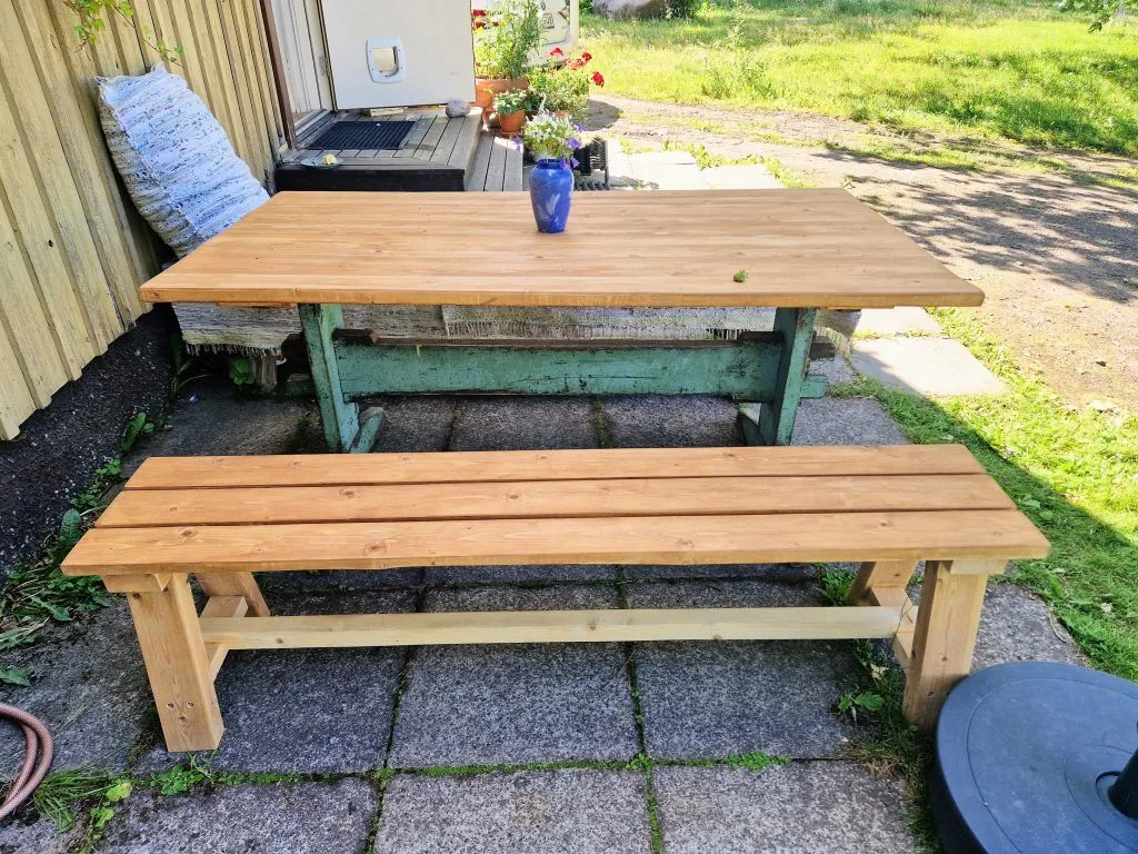 Pöytälevy ja penkki