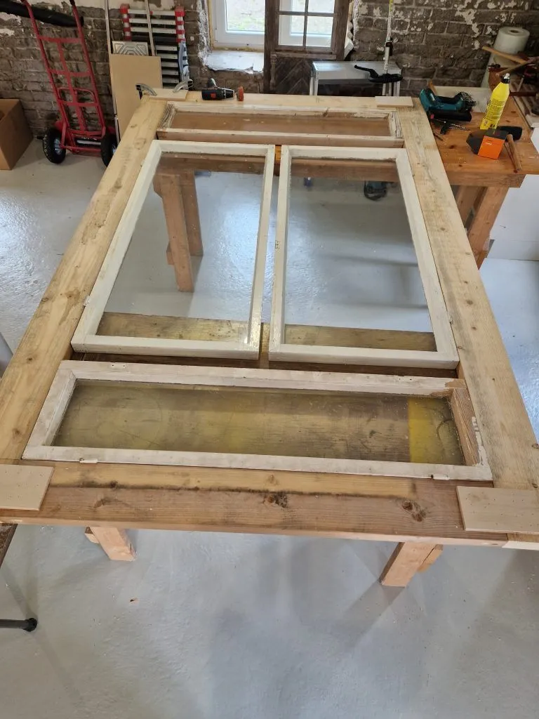 Ladon iso liukulasiovi valmistumassa